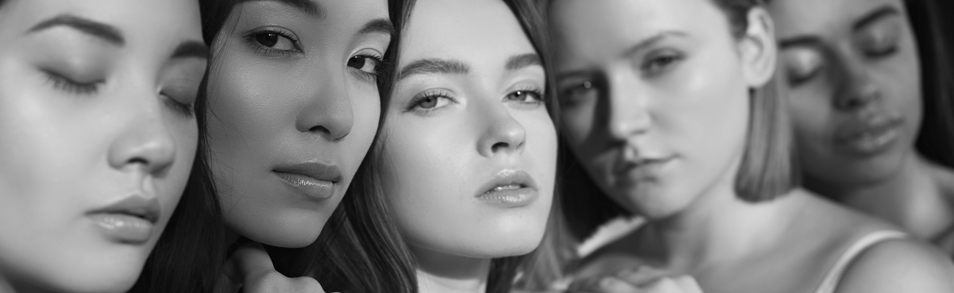 Fotografia com 5 caras bonitas e relaxadas
